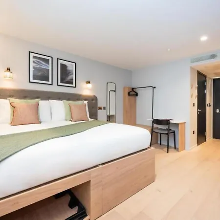 Wilde Porto, Clerigos 4*