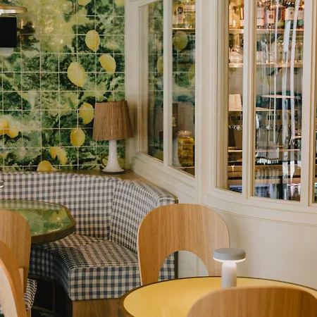 Wilde Porto, Clerigos Otel