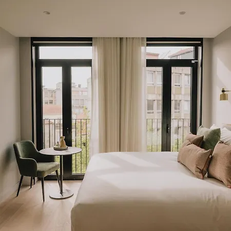 Wilde Porto, Clerigos Otel