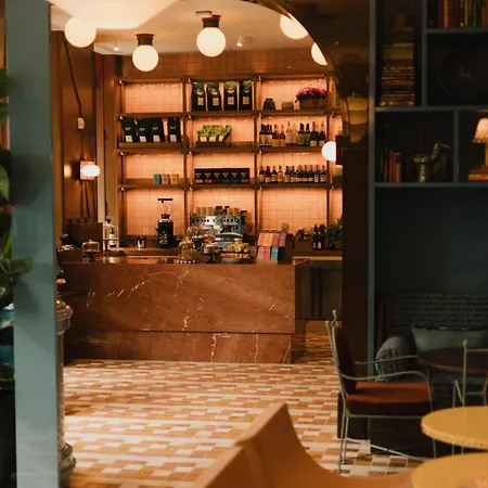 Wilde Porto, Clerigos Otel